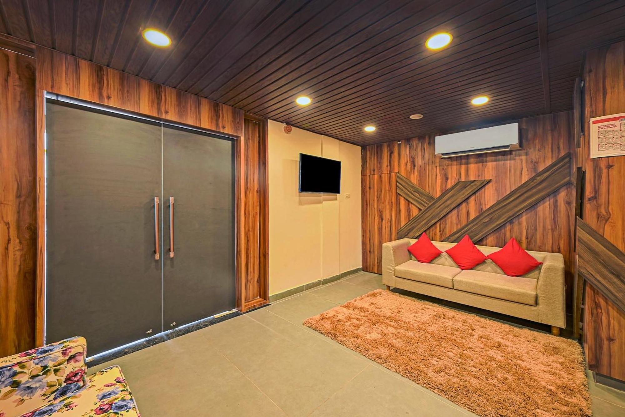 מלון Khandagiri Super Townhouse Oak Hillside Aqua מראה חיצוני תמונה